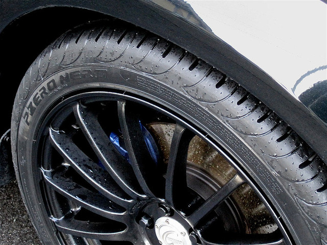 PIRELLI P-ZERO NERO (M+S) 225/45R18のインプレ（その他タイヤ比較