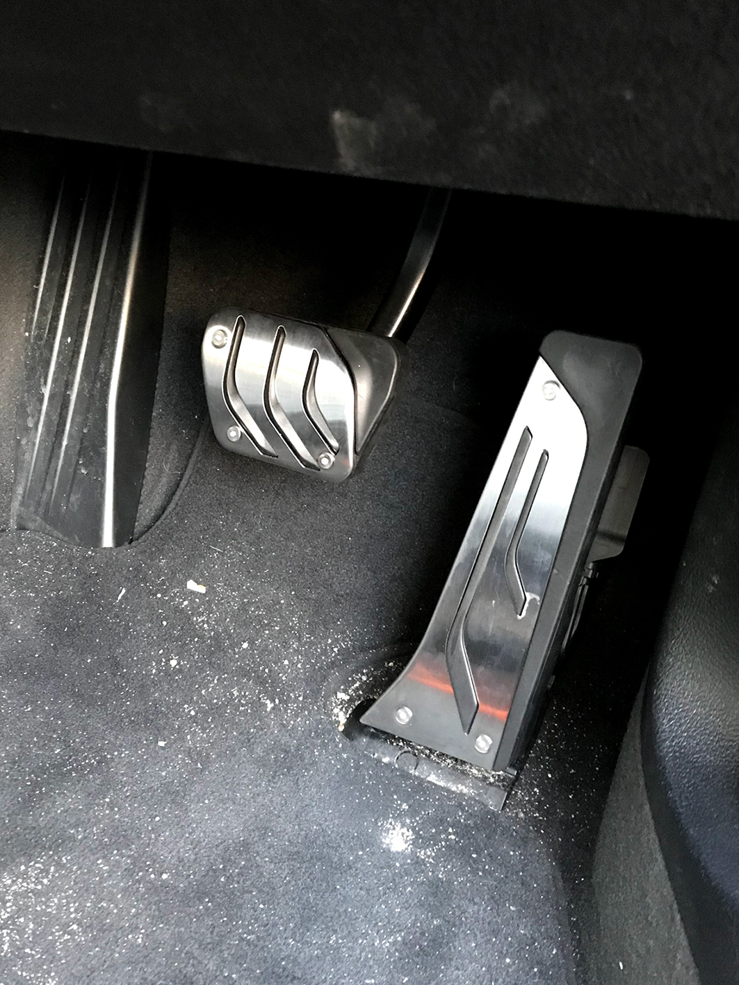 BMW 3シリーズ F30/F31 M Performance風 ブレーキアクセル ペダルカバー装着: 自動車情報局